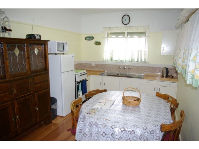 77 Sixth Avenue, Rosebud VIC 3939