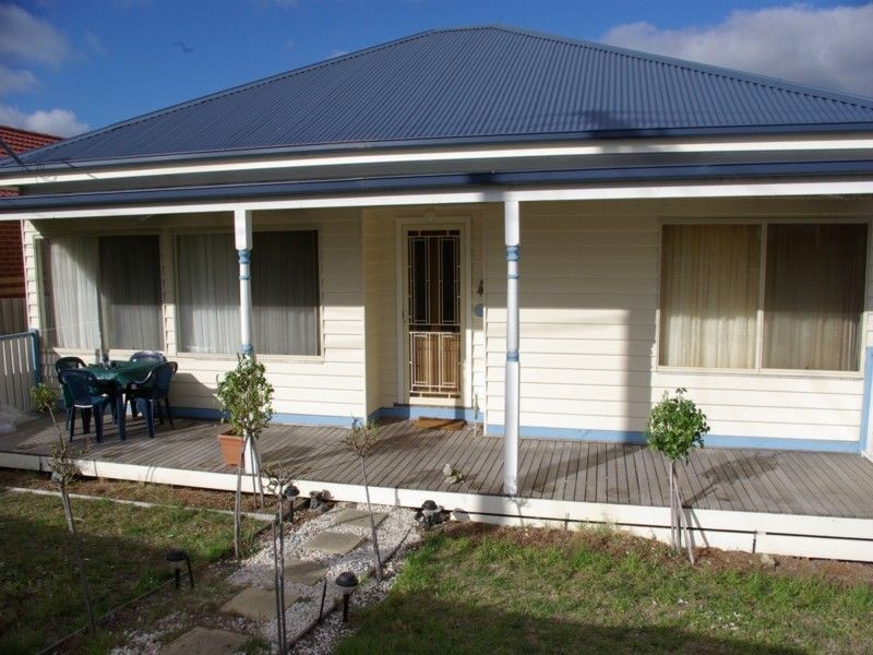 213 Ninth Avenue South, Rosebud VIC 3939