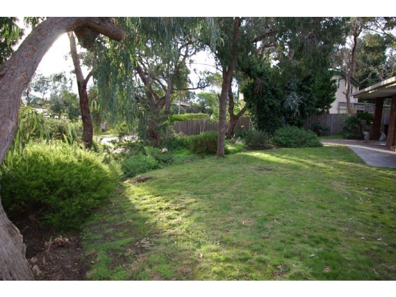 9 Nullawarre Avenue, Rosebud VIC 3939