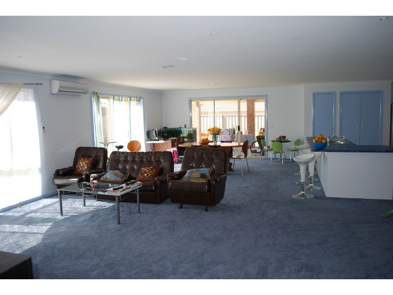 25 Parkedge Circuit, Rosebud VIC 3939