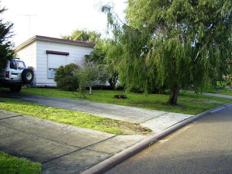 27 Sylvan Drive, Rosebud VIC 3939