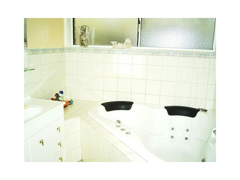 37 Leura Crescent, Rosebud VIC 3939