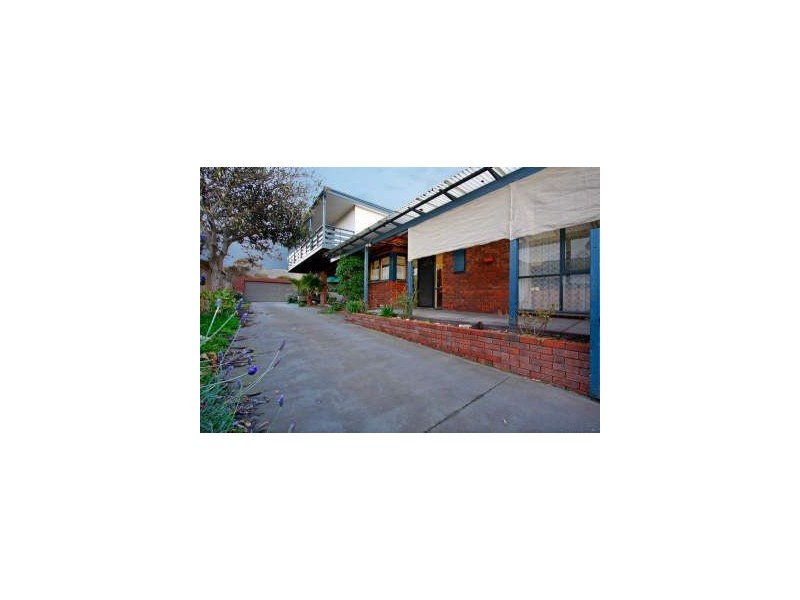 11 Overlea Avenue, Rosebud VIC 3939
