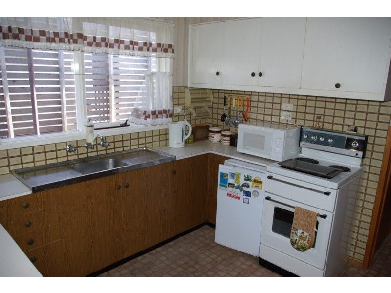 66 Eighth Avenue, Rosebud VIC 3939