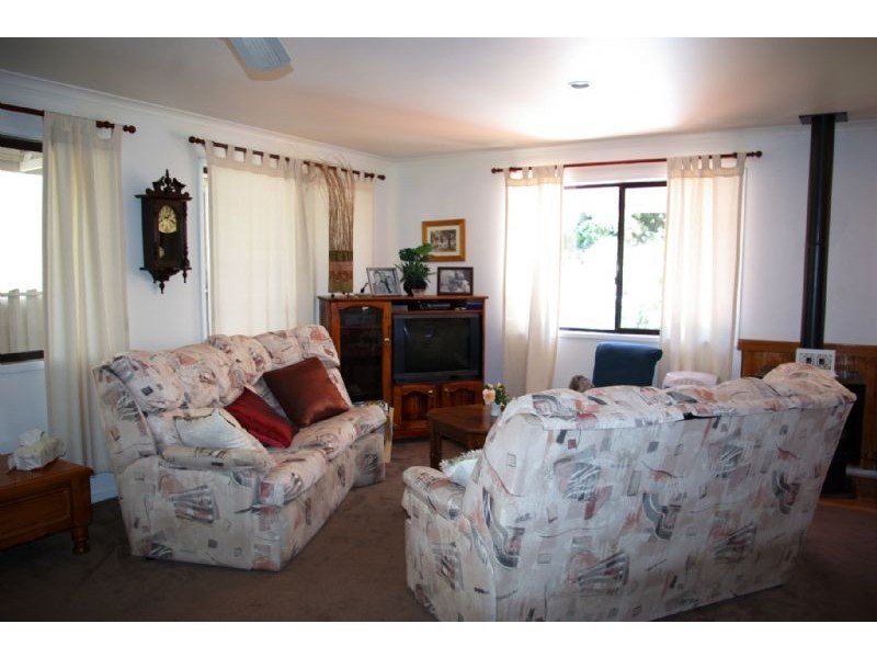 120 Fourth Avenue, Rosebud VIC 3939