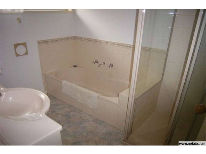 15 Fifth Avenue, Rosebud VIC 3939