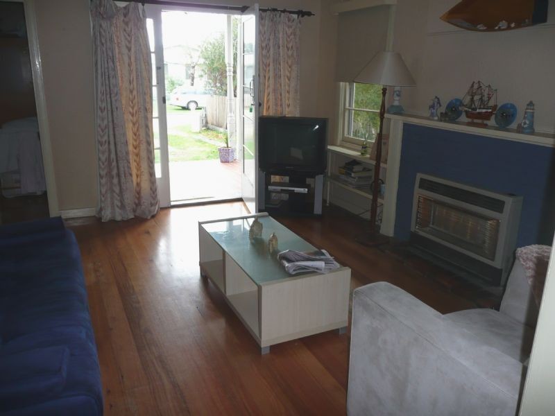 61 Seventh Avenue, Rosebud VIC 3939