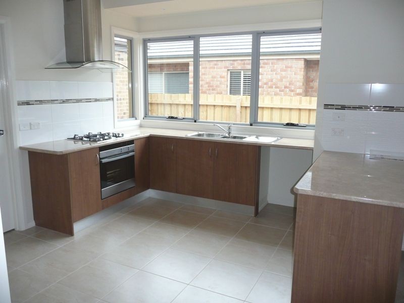 1/32 Kingfisher Avenue, Rosebud West VIC 3940