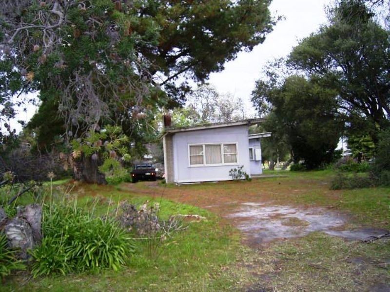 2  Leon Avenue, Rosebud VIC 3939