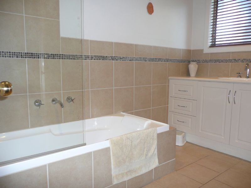 26 Leura Crescent, Rosebud VIC 3939