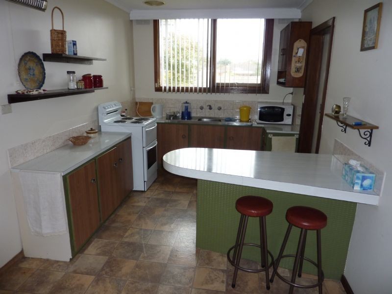 38 Hayes Avenue, Rosebud VIC 3939