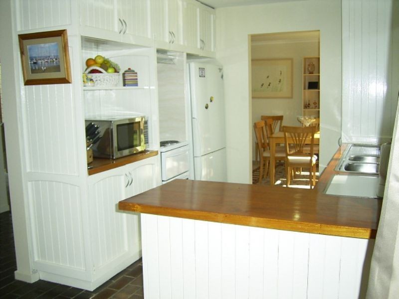 16 Leura Crescent, Rosebud VIC 3939