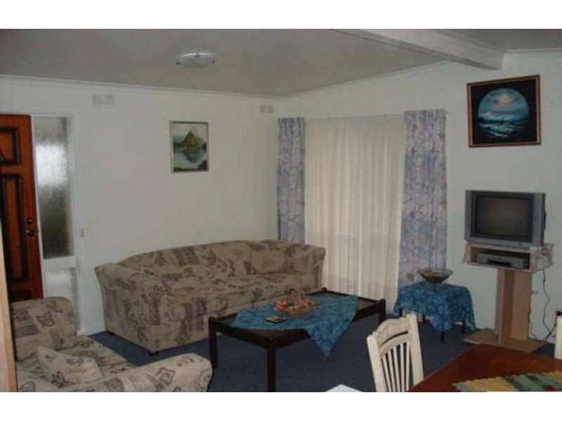 106 Sixth Avenue, Rosebud VIC 3939