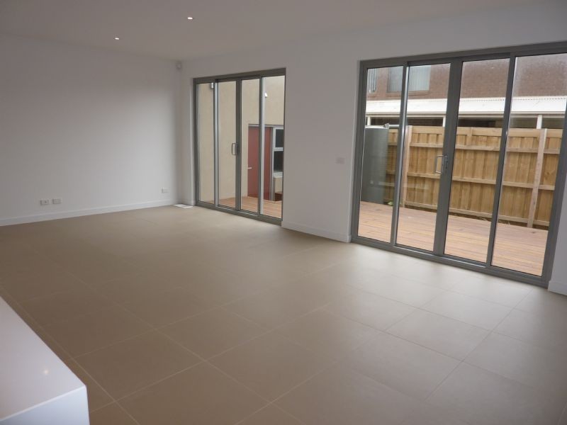 1/341 Dromana Parade, Safety Beach VIC 3936