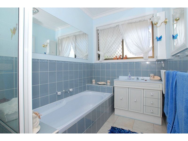30 Walpole Avenue, Rosebud VIC 3939