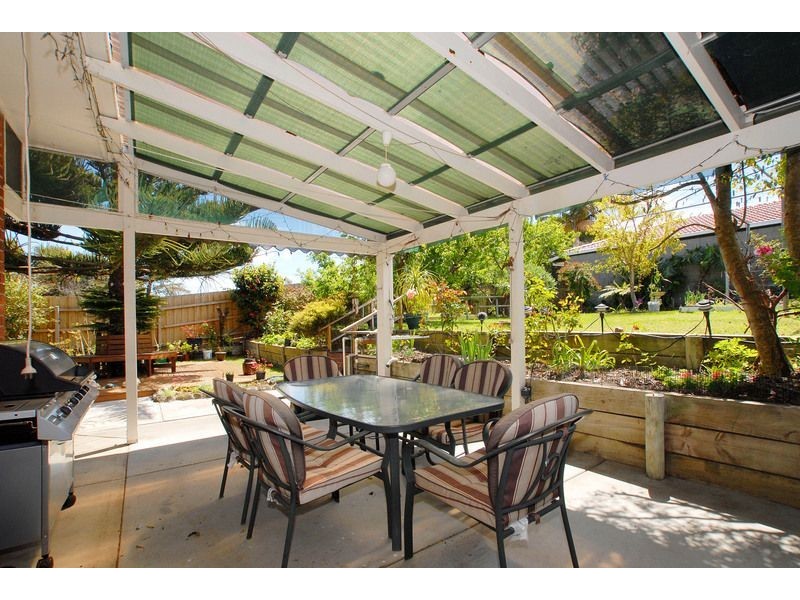 30 Walpole Avenue, Rosebud VIC 3939