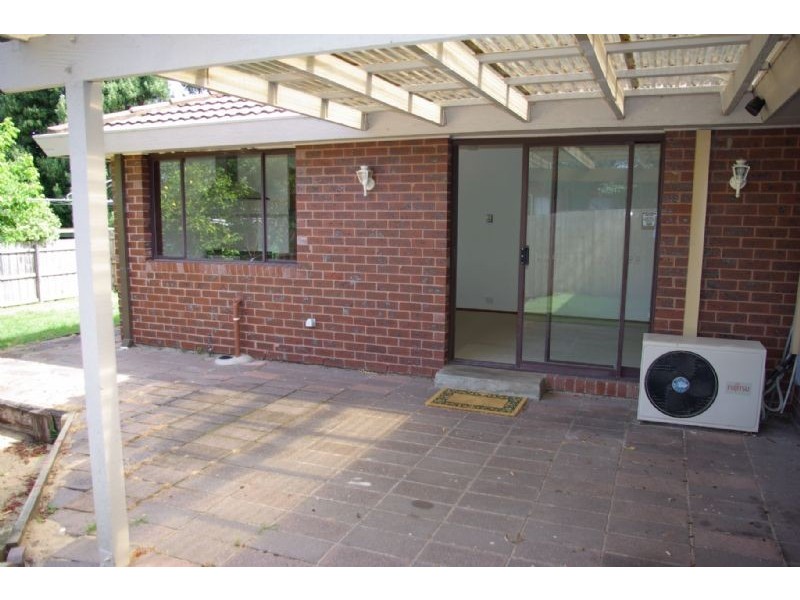 15 Cootamundra Avenue, Rosebud West VIC 3940
