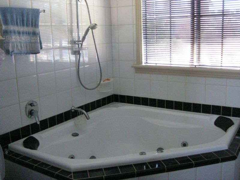 2 Sandpiper Court, Rosebud West VIC 3940