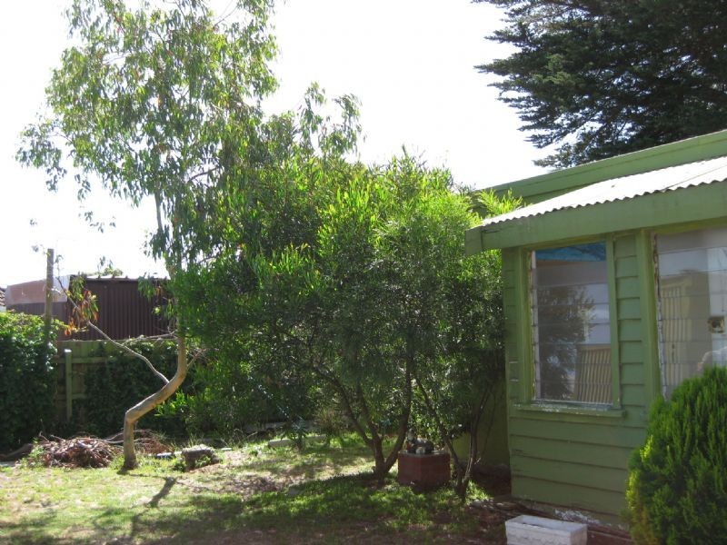 14 Chatfield Avenue, Rosebud West VIC 3940