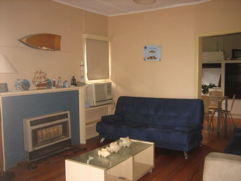 61 Seventh Avenue, Rosebud VIC 3939