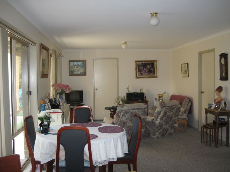 11a Florence Ave, Rosebud West VIC 3940