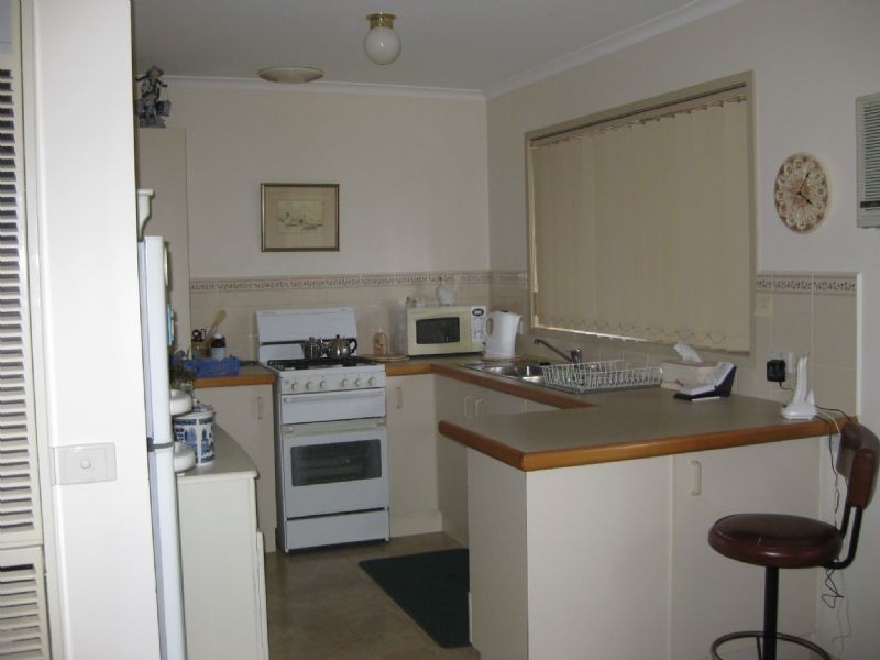11a Florence Ave, Rosebud West VIC 3940