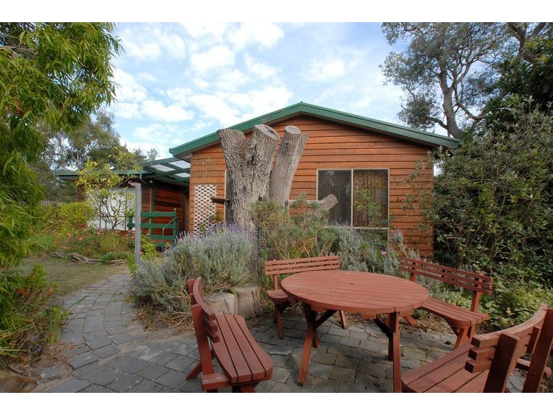 1 Florence Avenue, Rosebud West VIC 3940