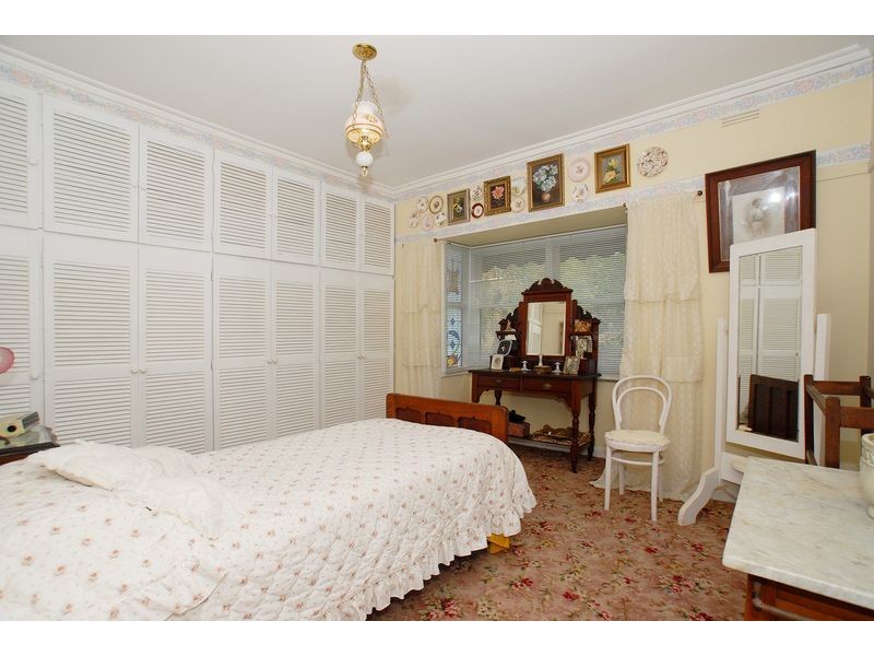 1 Florence Avenue, Rosebud West VIC 3940