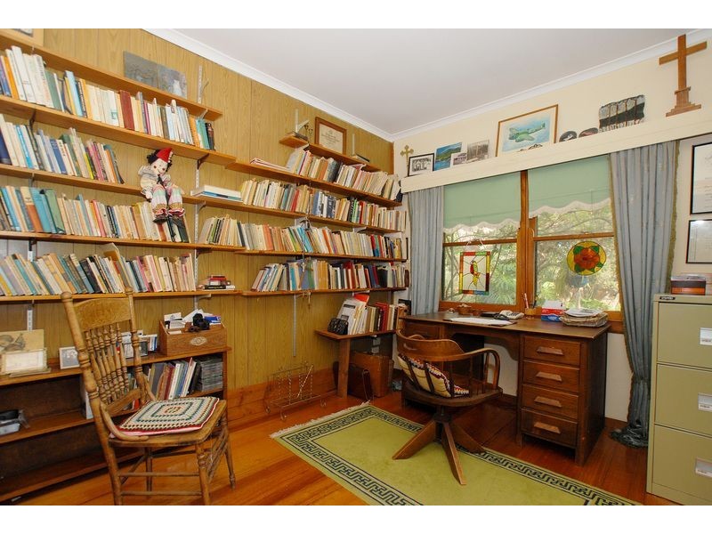 1 Florence Avenue, Rosebud West VIC 3940