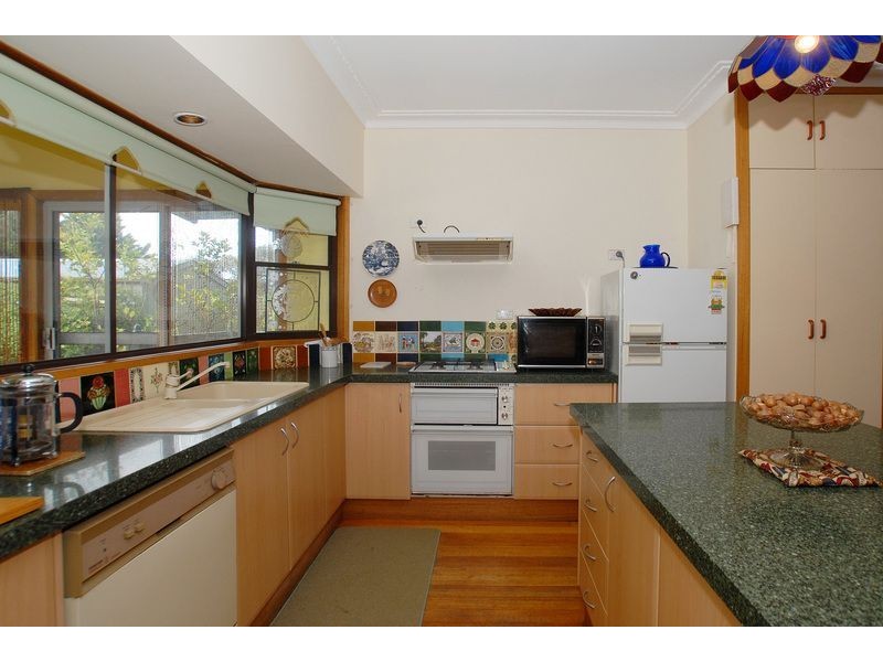 1 Florence Avenue, Rosebud West VIC 3940