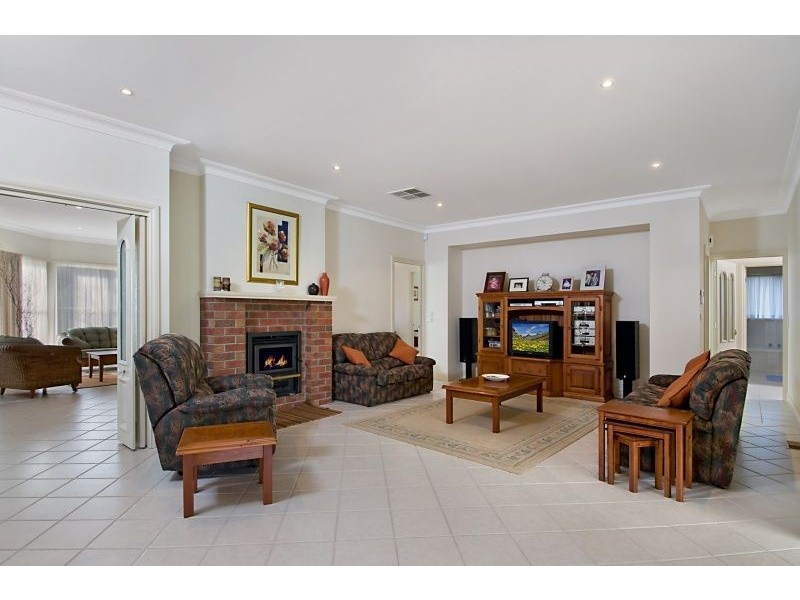 8 Mirriam Avenue, Rosebud West VIC 3940