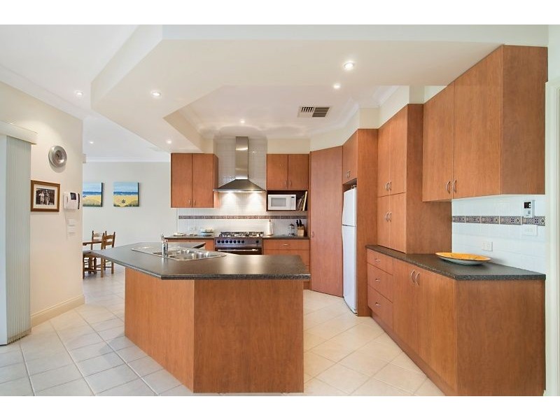 8 Mirriam Avenue, Rosebud West VIC 3940