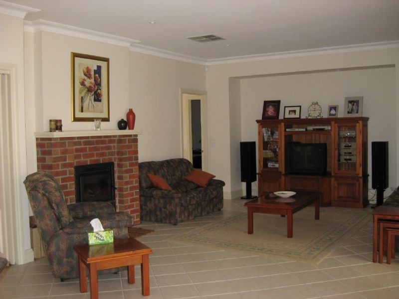 8 Mirriam Avenue, Rosebud West VIC 3940
