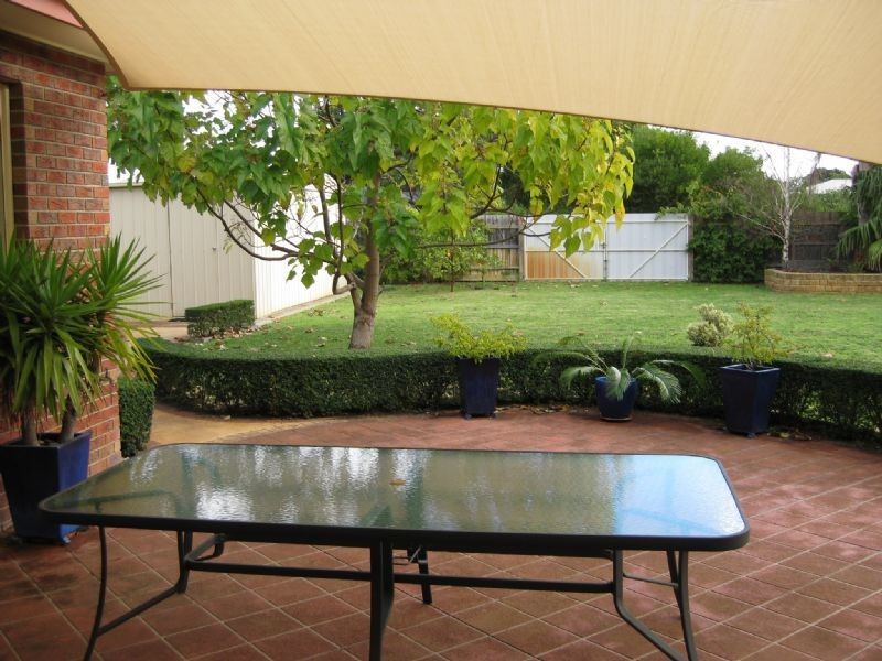 8 Mirriam Avenue, Rosebud West VIC 3940