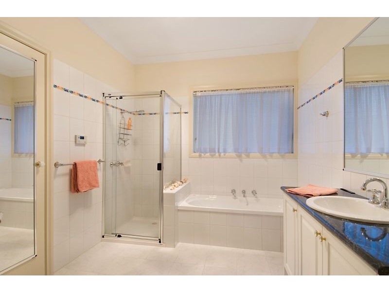 8 Mirriam Avenue, Rosebud VIC 3939