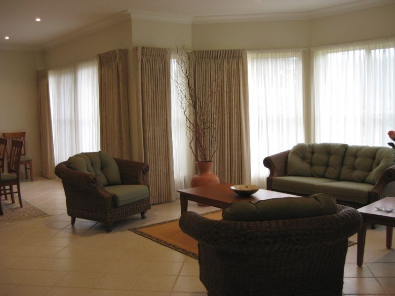 8 MIRRIAM AVENUE, Rosebud West VIC 3940