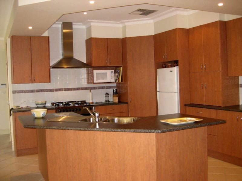 8 MIRRIAM AVENUE, Rosebud West VIC 3940