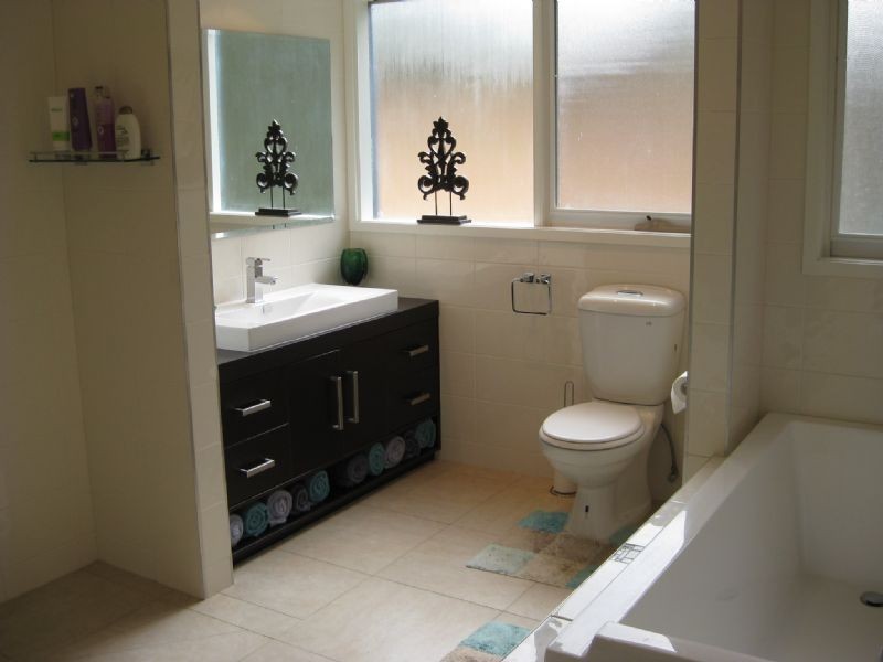 4 Warrain Ave, Rosebud VIC 3939