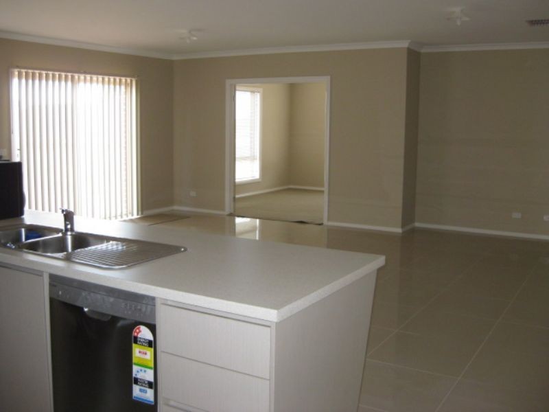 3 Crestwood Drive, Rosebud VIC 3939