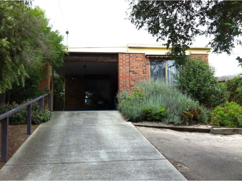 107 Third Avenue, Rosebud VIC 3939