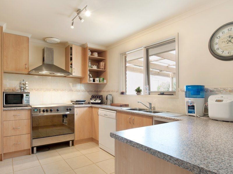 30 Whimbrel Court, Rosebud West VIC 3940