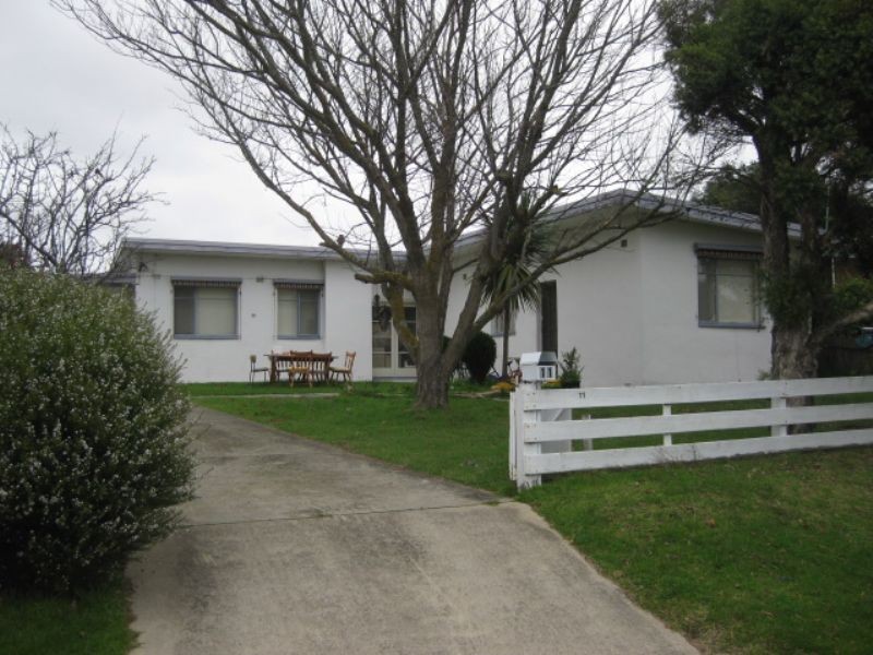 11 Moorfield Avenue, Rosebud VIC 3939