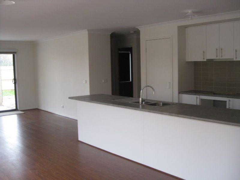 77 Wingara Drive, Rosebud West VIC 3940