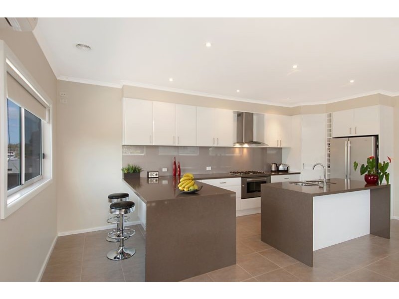 83 Ninth Avenue, Rosebud VIC 3939