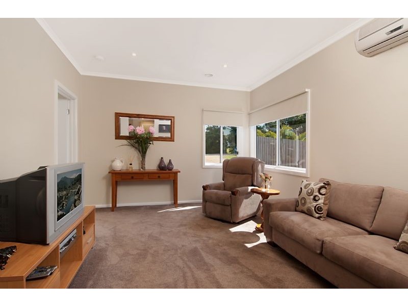 83 Ninth Avenue, Rosebud VIC 3939