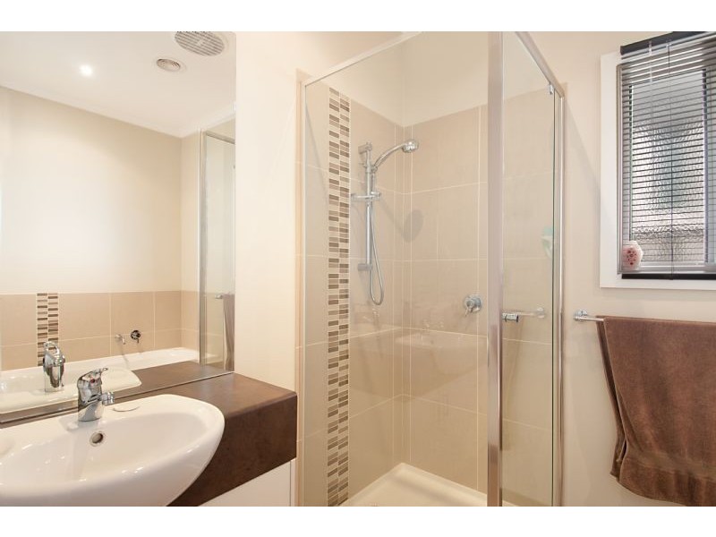 83 Ninth Avenue, Rosebud VIC 3939