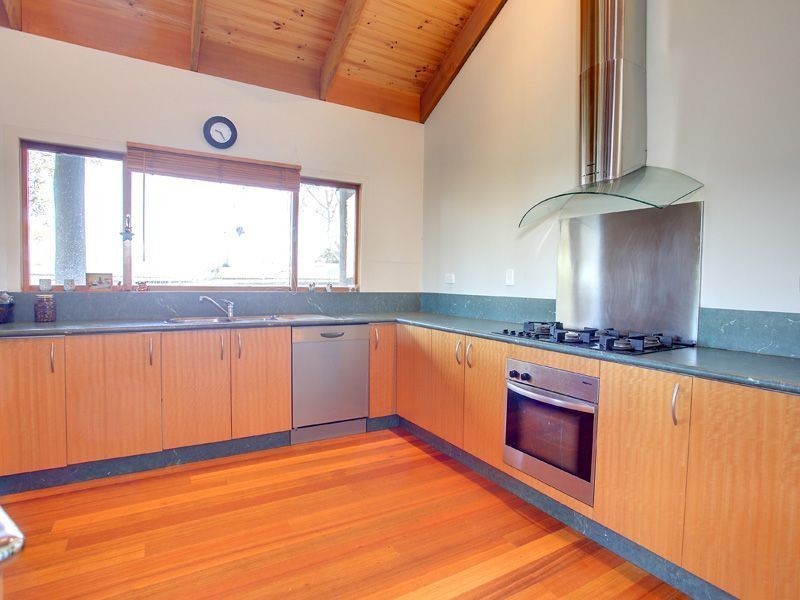 16 Bowen Street, Mccrae VIC 3938