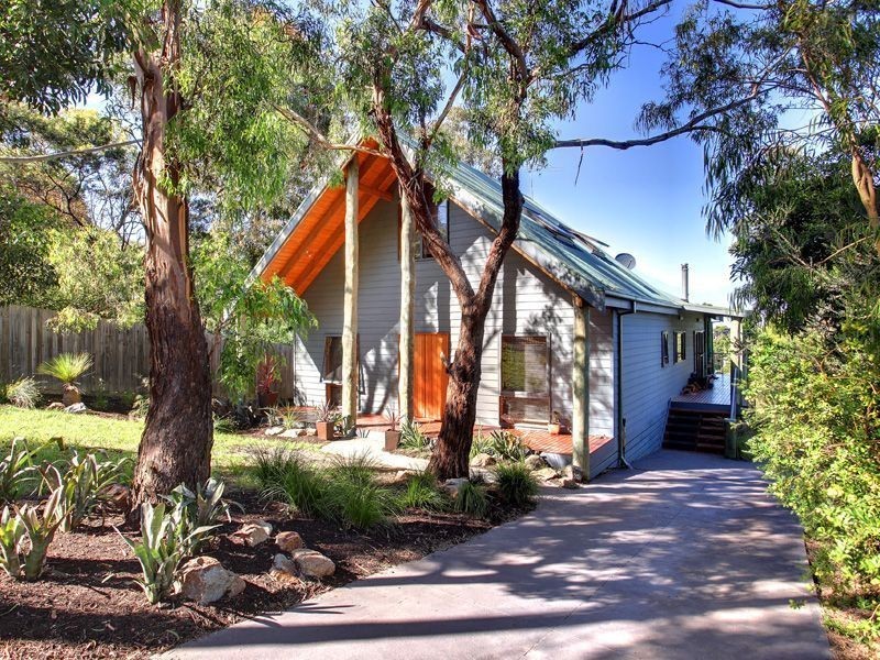 16 Bowen Street, Mccrae VIC 3938