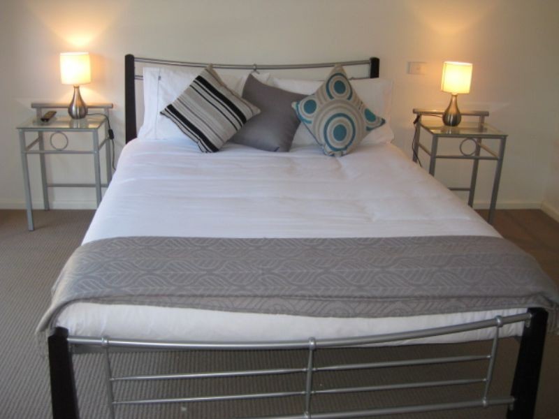 4/4 Grenville Grove, Rosebud West VIC 3940