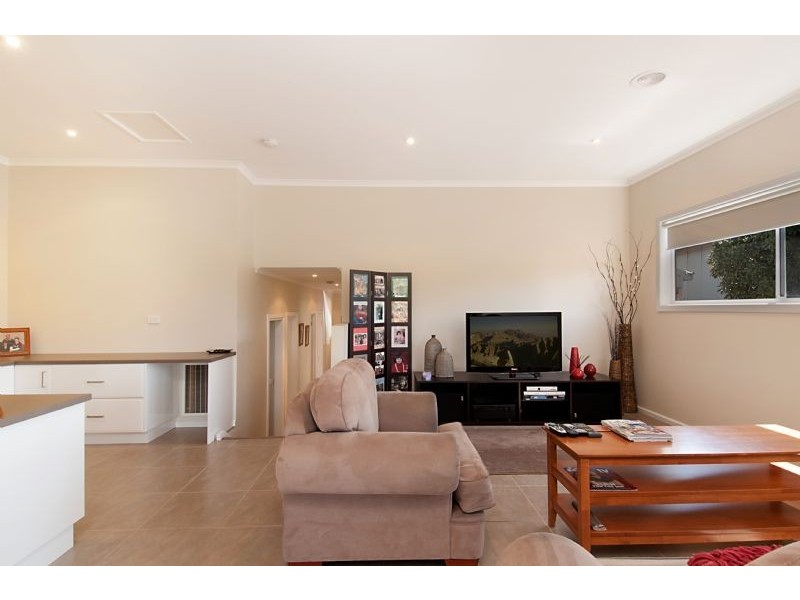 83 Ninth Avenue, Rosebud VIC 3939